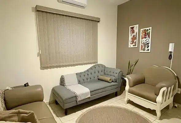 Sala de atendimento com poltronas na região do Taquaral