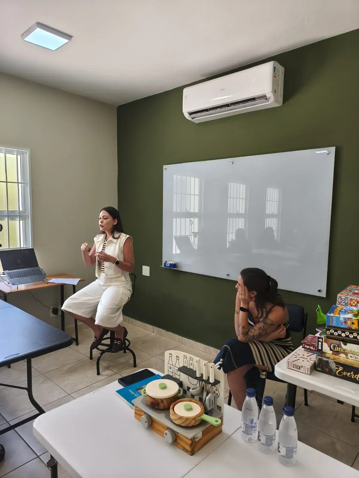 Palestrante conduz encontro formativo da Escola de Psicanálise NUAMCE em Campinas