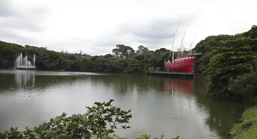 Caravela na Lagoa do Taquaral em Campinas, próxima à Clínica NUAMCE, destacando o lazer e bem-estar na campanha Janeiro Branco 2026.